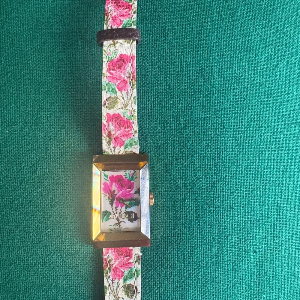 Gucci women’s watch - Picture 7 of 12